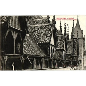 HOSPICES DE BEAUNE -Hôtel-Dieu La Galerie et les Louvres avant la Restauration